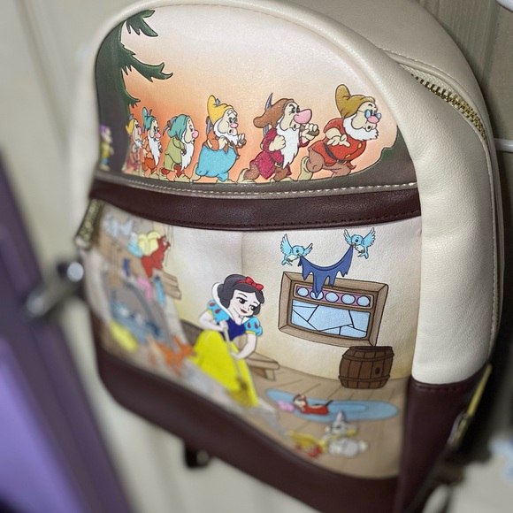 Loungefly Backpack Snow White🍎 - Picture 5 of 11